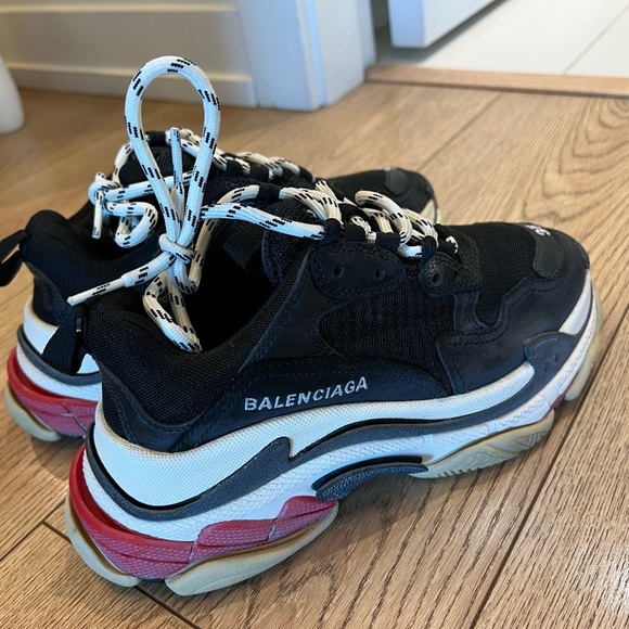 BALENCIAGA
Triple S Sneakers - Picture 1 of 3